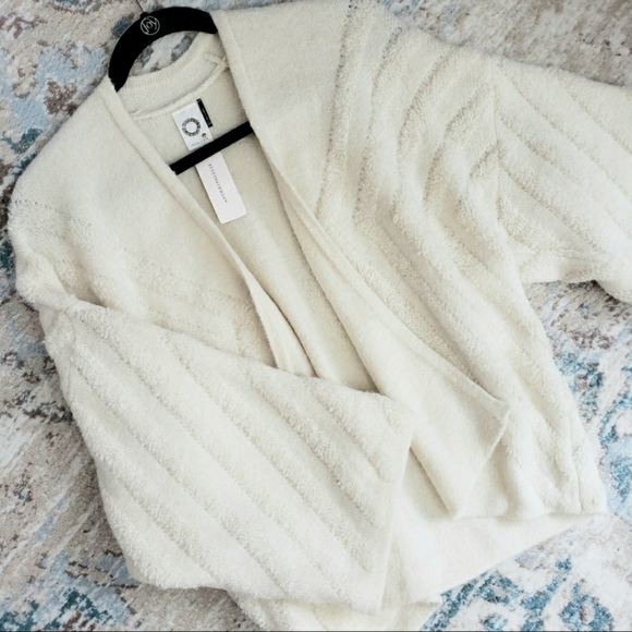 Anthropologie Sweaters - Akemi & Kin Kimono Sleeve Cardigan One Size